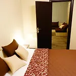Enis с минерален басейн джакузи и сауна Apartamento *