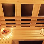 Apartamento Enis с минерален басейн джакузи и сауна *