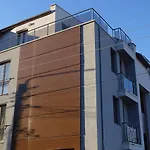Apartamento Enis с минерален басейн джакузи и сауна *