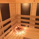 Enis с минерален басейн джакузи и сауна Apartamento