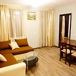 Enis с минерален басейн джакузи и сауна Apartamento