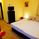 Apartamento Enis с минерален басейн джакузи и сауна