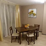 Enis с минерален басейн джакузи и сауна Apartamento