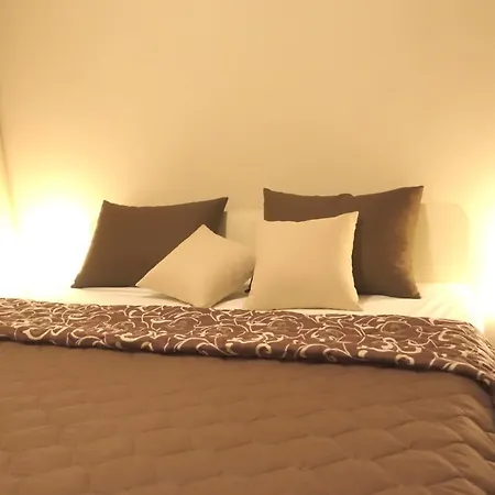 Enis със закрит и отоплен минерален басейн *