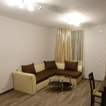 Apartment Enis със закрит и отоплен минерален басейн *