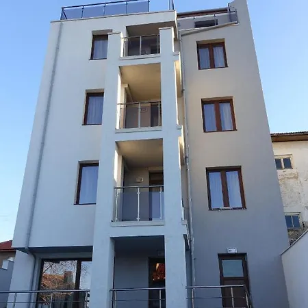 Apartment Enis със закрит и отоплен минерален басейн Sapareva Banya