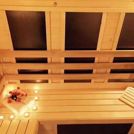 Apartment Enis със закрит и отоплен минерален басейн *