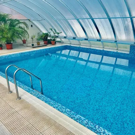 Enis със закрит и отоплен минерален басейн