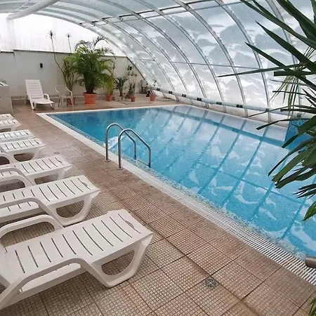 Enis със закрит и отоплен минерален басейн