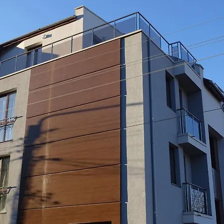 Apartment Enis със закрит и отоплен минерален басейн *