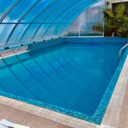 Enis със закрит и отоплен минерален басейн *