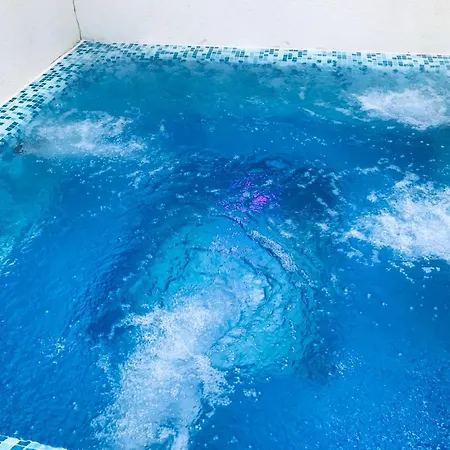 Enis със закрит и отоплен минерален басейн *