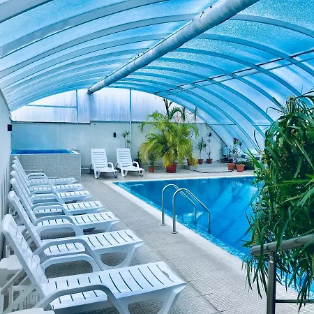 Enis със закрит и отоплен минерален басейн