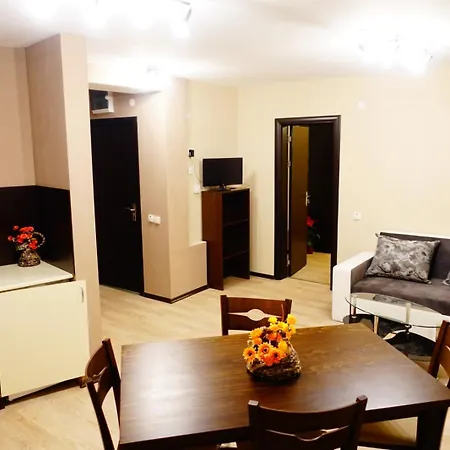 Enis със закрит и отоплен минерален басейн *