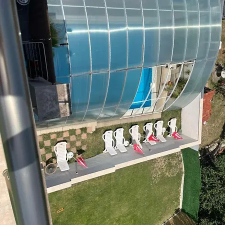 Enis със закрит и отоплен минерален басейн