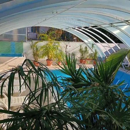 Enis със закрит и отоплен минерален басейн Apartment