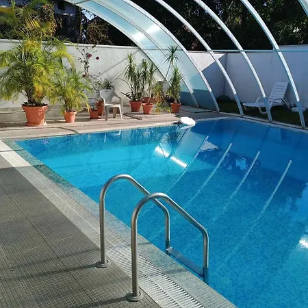 Enis със закрит и отоплен минерален басейн