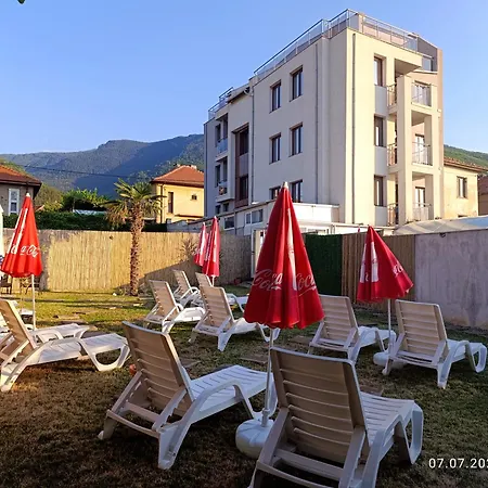 Enis със закрит и отоплен минерален басейн Apartment *