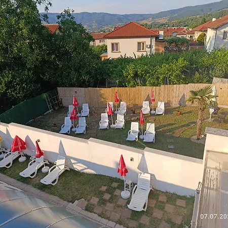 Enis със закрит и отоплен минерален басейн Apartment Sapareva Banya