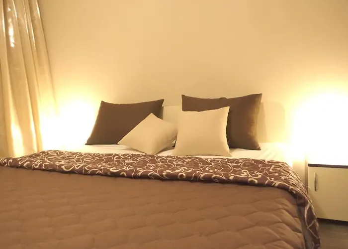 Enis със закрит и отоплен минерален басейн *