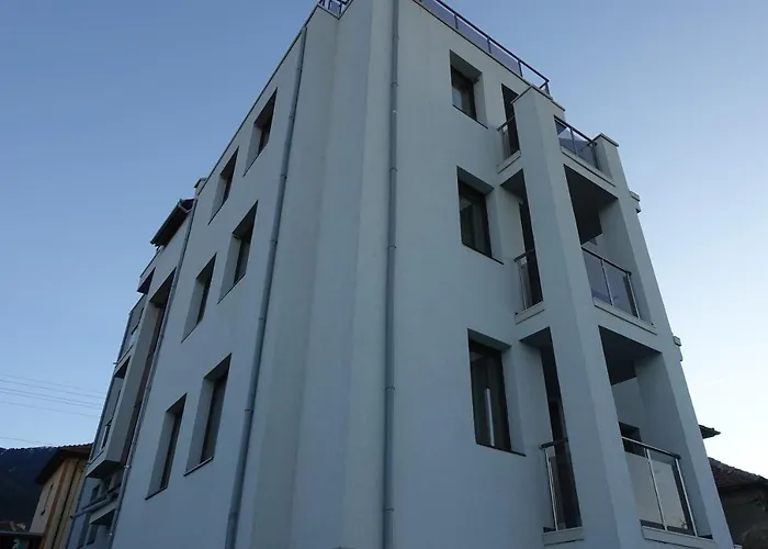 아파트 Enis със закрит и отоплен минерален басейн *