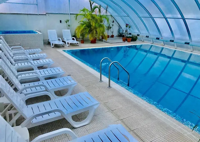 Enis със закрит и отоплен минерален басейн *