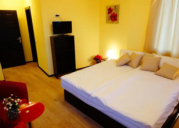 아파트 Enis със закрит и отоплен минерален басейн