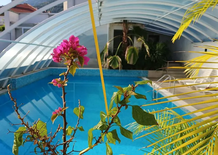 Enis със закрит и отоплен минерален басейн 아파트 *