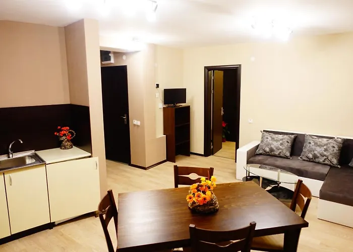 Enis със закрит и отоплен минерален басейн *