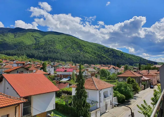 Enis със закрит и отоплен минерален басейн *