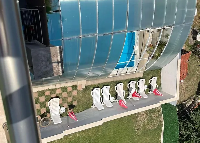 Enis със закрит и отоплен минерален басейн